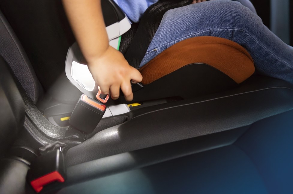 MC_2019_Maxicosi_carseat_KoreProi-Size_Lifestyle_Spring_Close-upbucklingup-2_Landscape_RGB_ergebnis.jpg