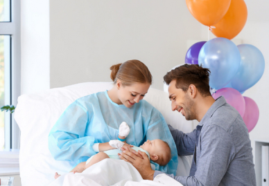 Zu Besuch bei einem Neugeborenen – An diese 6 Regeln sollten sich Gäste halten
