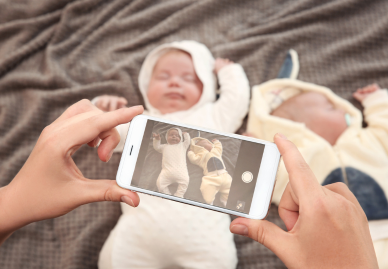 Einfache und kreative Ideen für zauberhafte Baby-Weihnachtsfotos