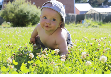 Baby-Sicherheit im Garten: Gefahrenquellen erkennen und beseitigen