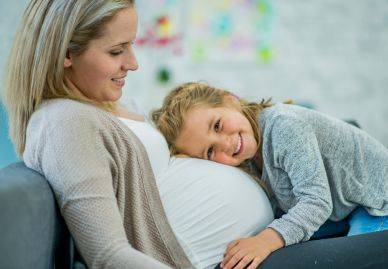 Vorbereitung auf das zweite Kind: Praktische Tipps für die Zeit vor und nach der Geburt