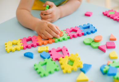 Puzzeln mit Babys und Kleinkindern