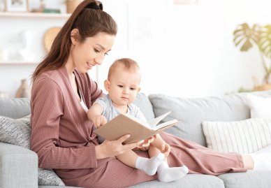 Zwischen Kuscheldecke und Fantasiewelt: Wie Vorlesen Babys und Kleinkinder verzaubert